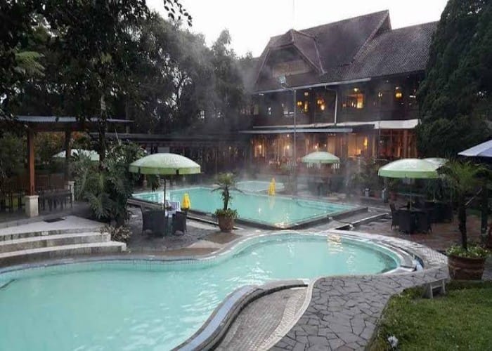 Hotel dekat De Castello Subang - Sari Ater Hotel